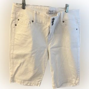 Torrid Size 18 White Bermuda Shorts